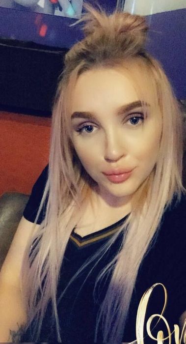 Шлюхи у метро: кто они и что стоит за выбором интимного досуга